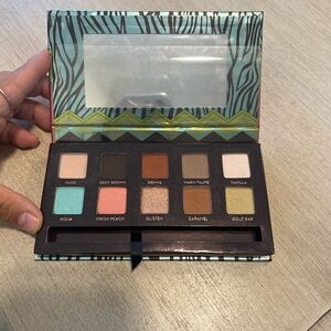 anastasia beverly hills Maya Mia limited edition